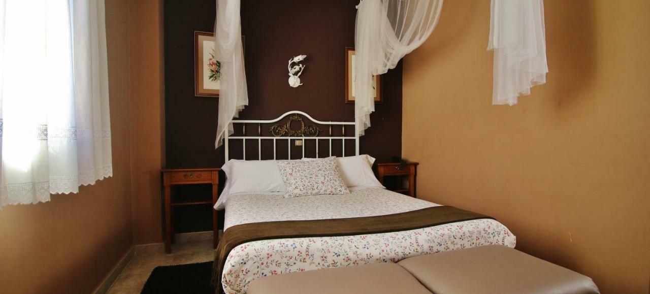Posada Del Camino Real Torrelaguna Bagian luar foto