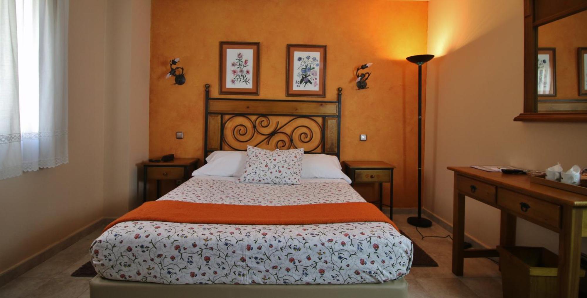 Posada Del Camino Real Torrelaguna Bagian luar foto