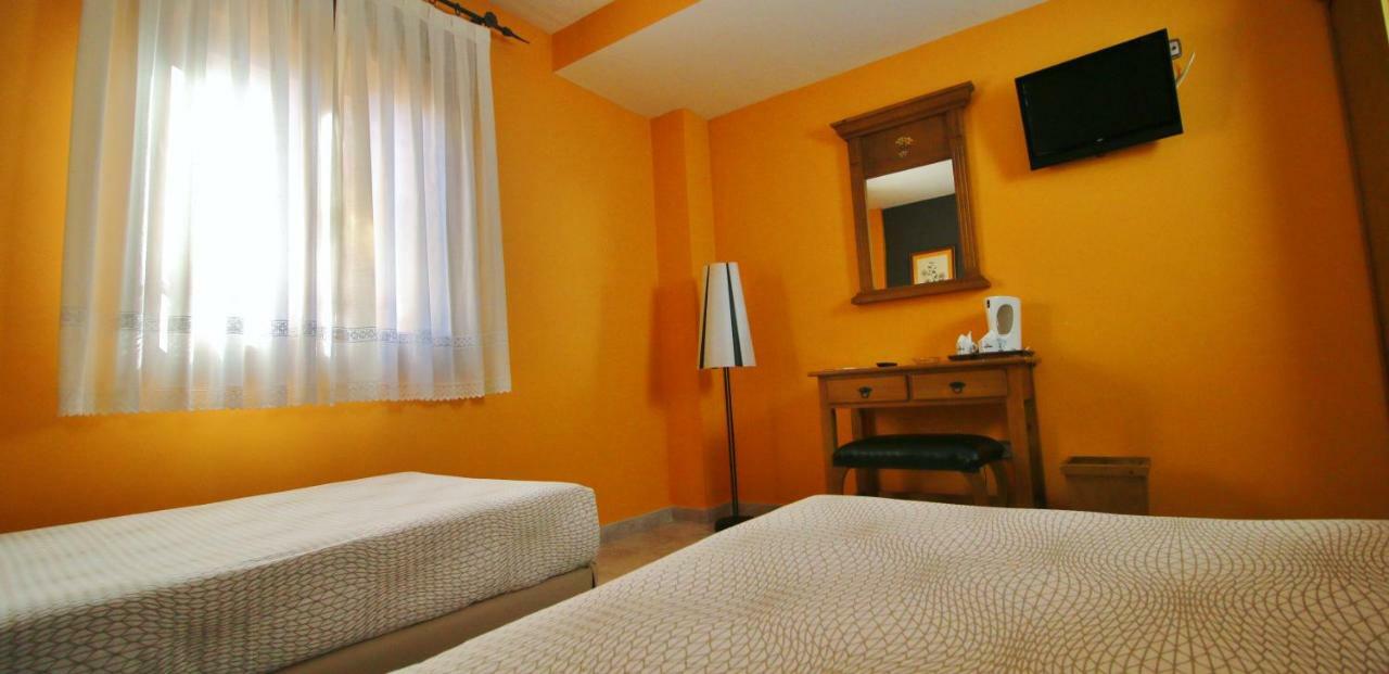 Posada Del Camino Real Torrelaguna Bagian luar foto